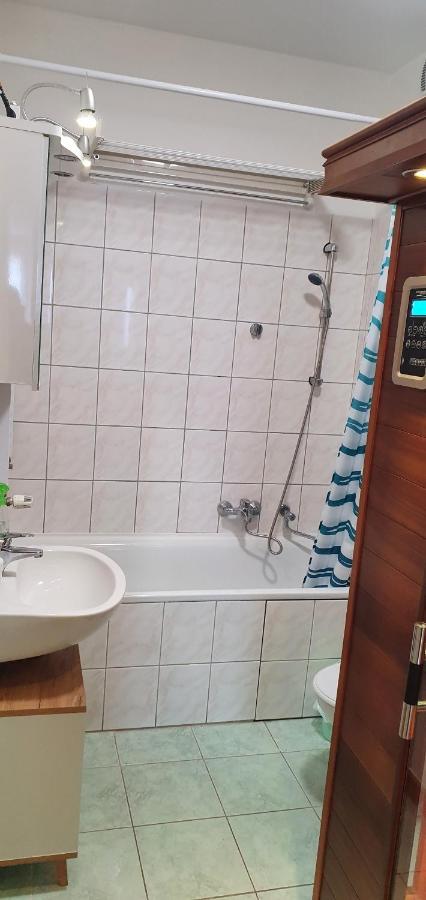 Venusz Apartman Cserkeszolo Ngoại thất bức ảnh